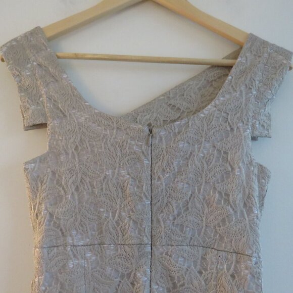 BLACK HALO Jackie O Chantilly Lace Light Taupe Sheath Mini Dress - Size US 2 - Picture 14 of 16